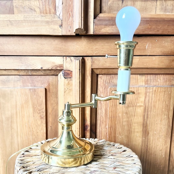 Underwriters Laboratories Vintage Brass Swing Arm Portable Desk Table Lamp - Picture 3 of 17